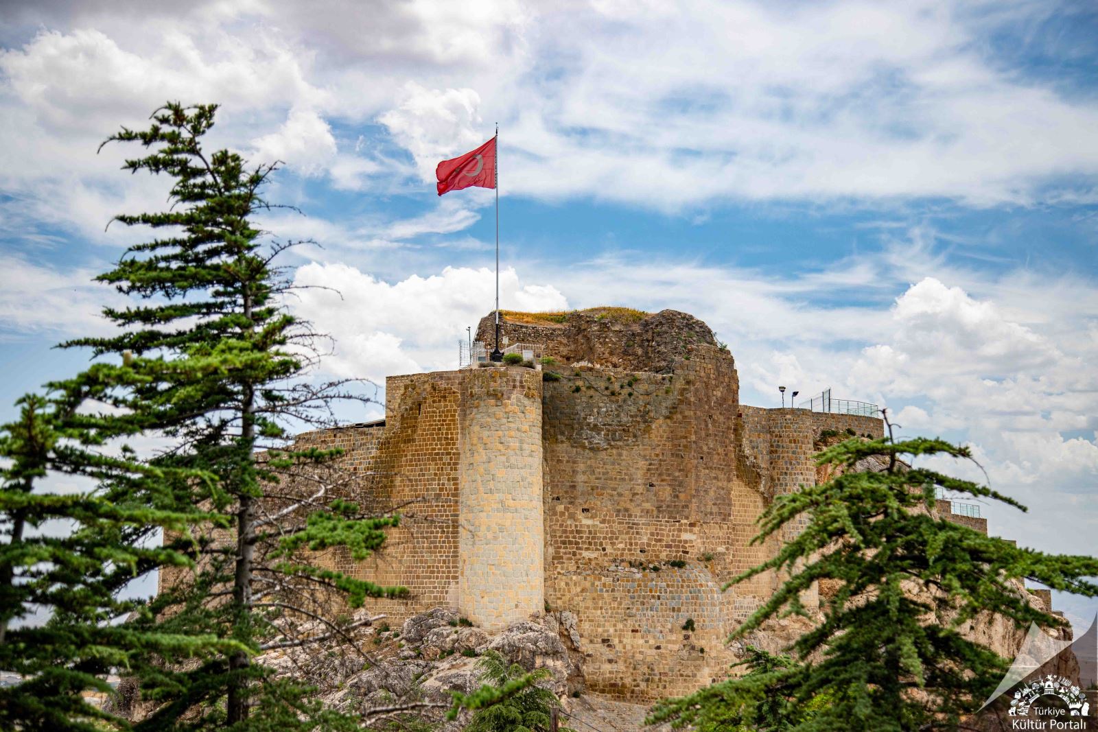 Harput Kalesi: Tarihi Kale ve Manzarası