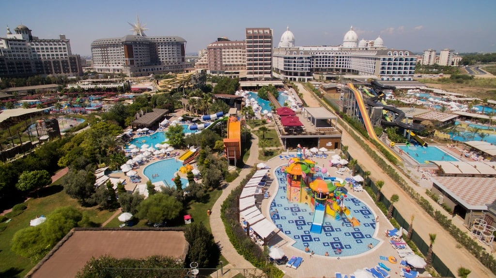 Saturn Hotel'de Kalınır Mı?