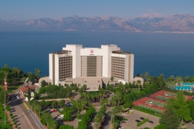 Akra Antalya: Otel'de Kalınır Mı?
