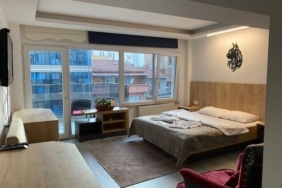 Lost Angels Rezidans: Otel'de Kalınır Mı?