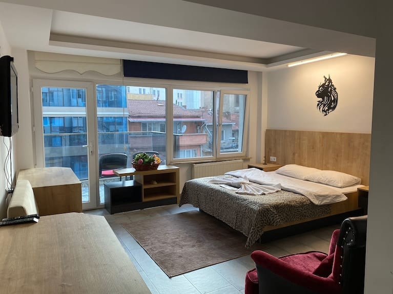 Lost Angels Rezidans: Otel'de Kalınır Mı?