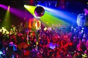 Yurt Dışında Gece Hayatı: En İyi Barlar ve Kulüpler