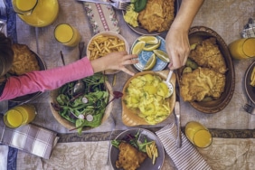 Yurt Dışında Yeme İçme: Yerel Lezzetleri Deneyimlemek